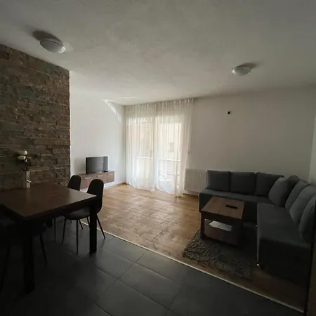 Sunny Pines דירה