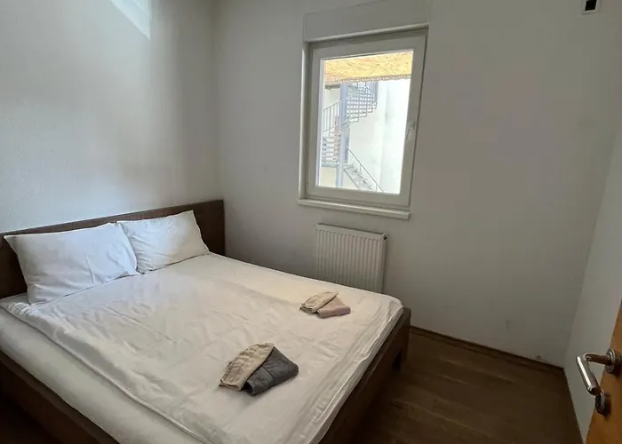 Sunny Pines 즐라티보