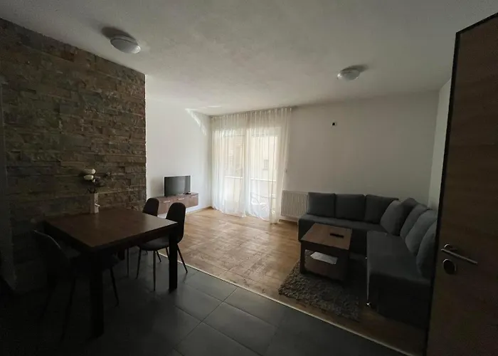 Sunny Pines 아파트